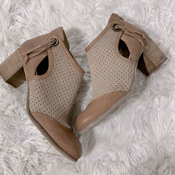 CASTA perforated suede upper side cut-out leather tassel button back zip size 41